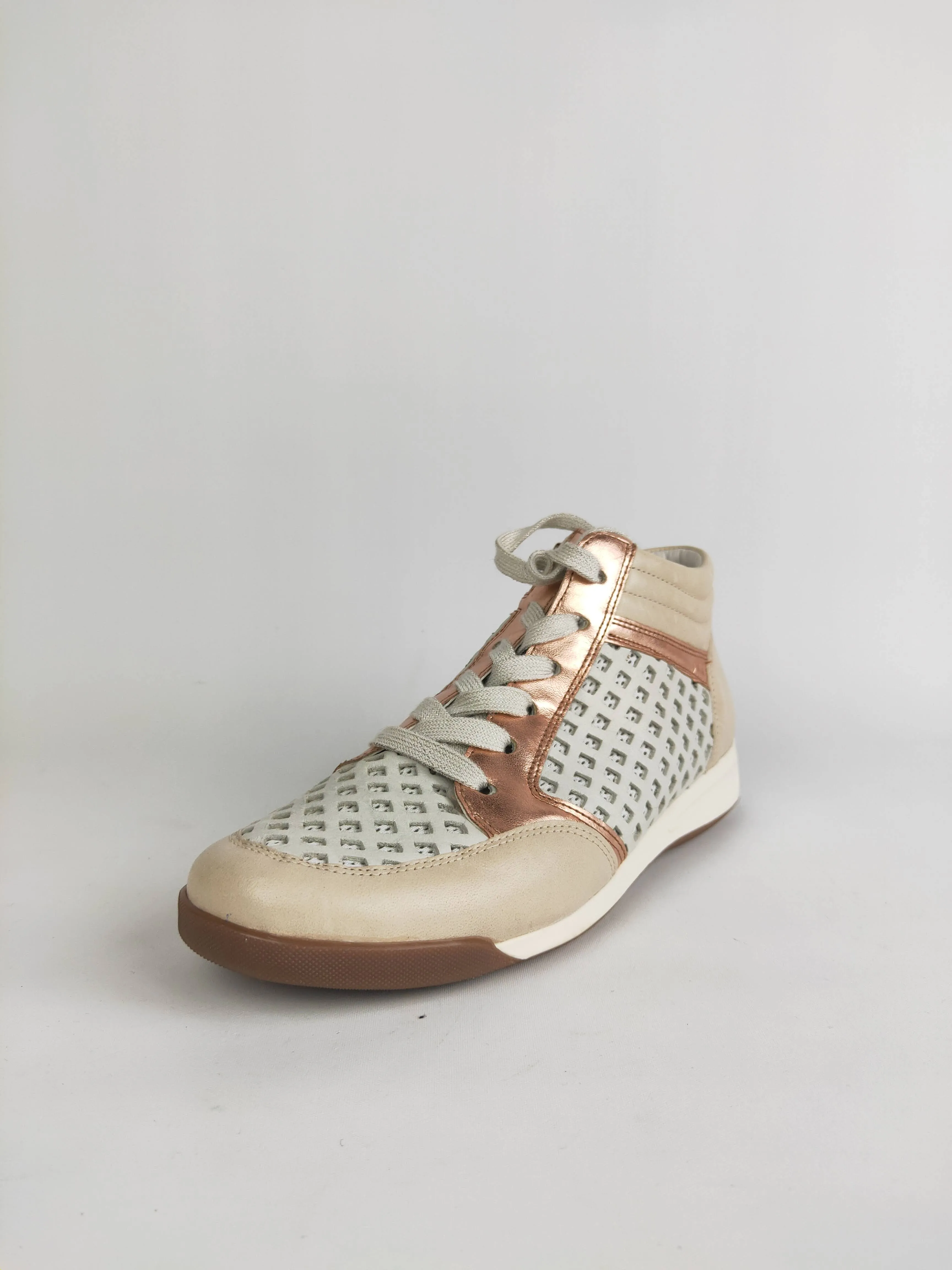 Ara White Rose Gold Perforated Sneakers - US 8